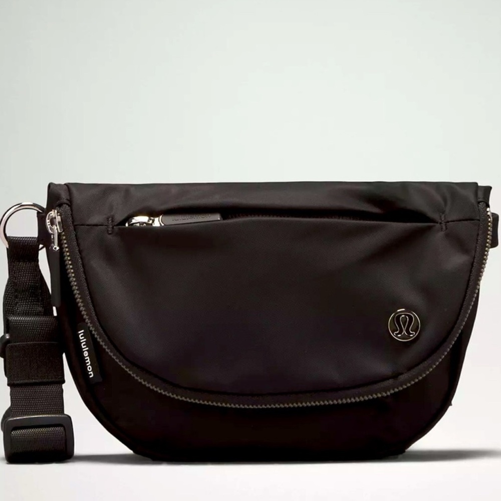 Lululemon Athletica Black Crossbody Bag 2L micro all night festival bag